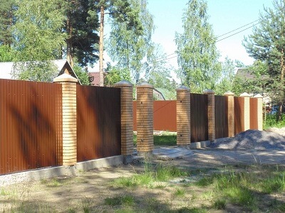 Монтаж забора из металлопрофия в Жодино