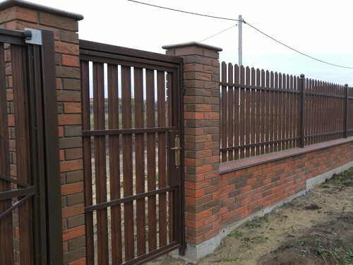 Установка забора из металлоштакетника в Жодино