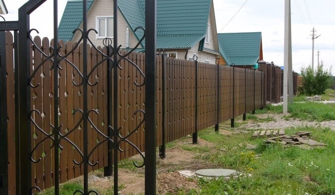 Строительство забора из дерева в Жодино